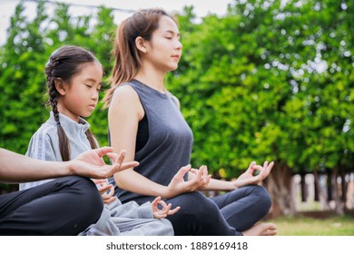 17,209 Yoga children parents Images, Stock Photos & Vectors | Shutterstock