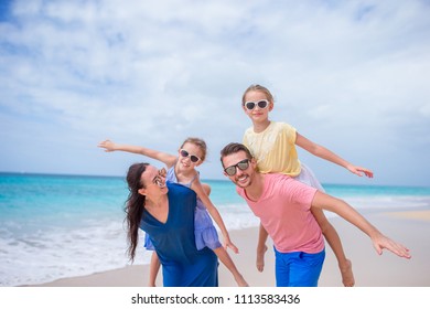 Family Beach Vacation Stock Photo 1113583436 | Shutterstock