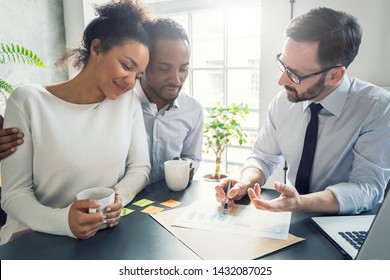 Family couple consultations with a lawyer or insurance agent. Law and insurance. - Shutterstock ID 1432087025