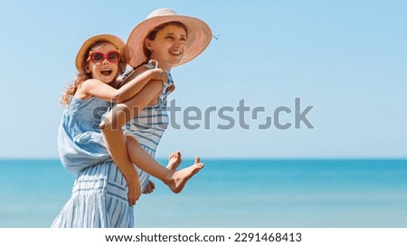 A family during summer vacations on a trip to the sea.