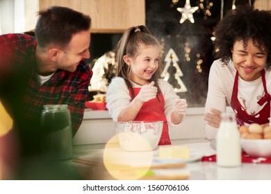 Family Enjoying In The Kitchen At Christmas 