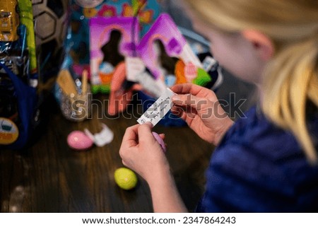 Family fun dying easter eggs