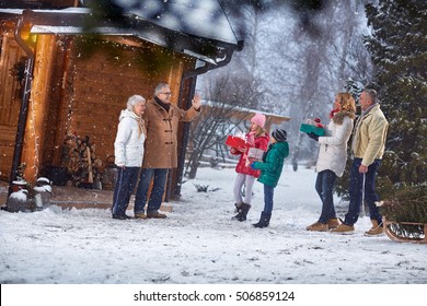 Family Gathering Together For Christmas Eve At Home
