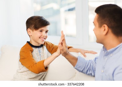 5,750 High five kid Images, Stock Photos & Vectors | Shutterstock