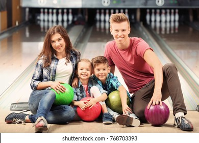 Family Having Fun Bowling Club Stock Photo 768703393 | Shutterstock