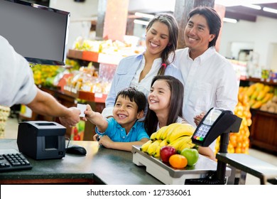 Family looking out for home finances at the supermarket - Powered by Shutterstock