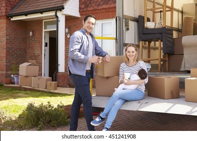 Family On Tail Lift Of Removal Truck Moving Home