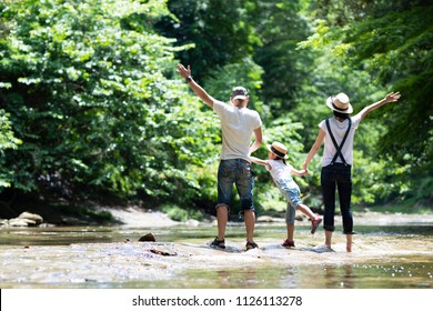 Family to play in the river