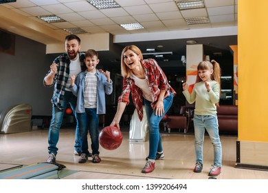 1,520 Family Bowling Images, Stock Photos & Vectors | Shutterstock