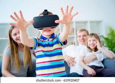 6,096 Virtual reality family Images, Stock Photos & Vectors | Shutterstock