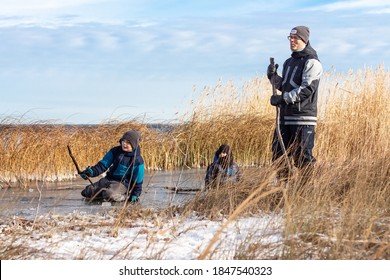 Family Pond Hockey, Saskatchewan Canada