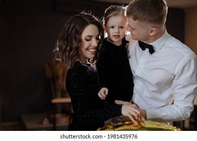 23,356 Formal Family Images, Stock Photos & Vectors | Shutterstock