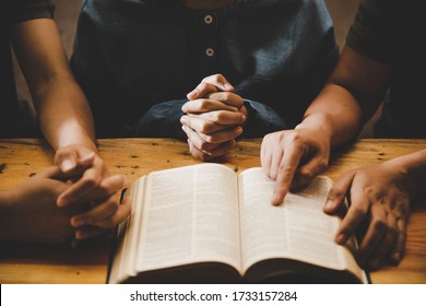 Family Pray Together Praying With Parent At Home, Online Group Worship, World Day Of Prayer, International Day Of Prayer, Hope, Gratitude, Thankful, Trust