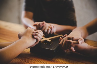 Family Pray Together Praying With Parent At Home, Online Group Worship, World Day Of Prayer, International Day Of Prayer, Hope, Gratitude, Thankful, Trust