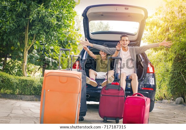 family travel with car and\
suitcases