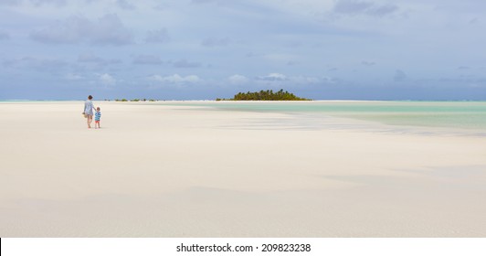 Family Of Two Enjoying Beautiful Lagoon At Aitutaki, Cook Islands