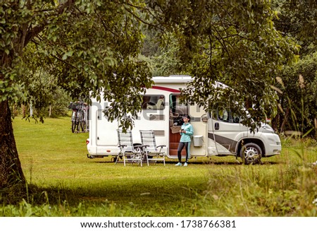 Similar – Foto Bild Geländefahrzeug 4×4 mit Zelt im Dach bereit zum Campen