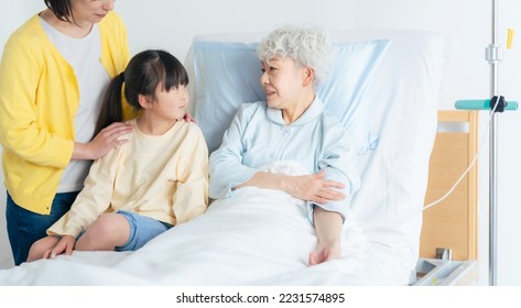 A family visiting an elderly inpatient. - Shutterstock ID 2231574895