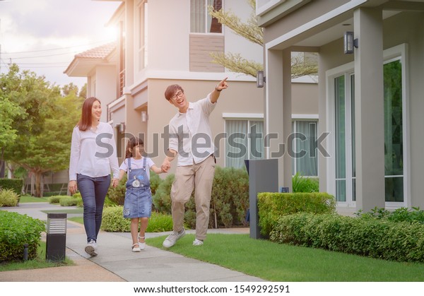 family walking on the model new\
house looking for living life future, new family meet new\
house