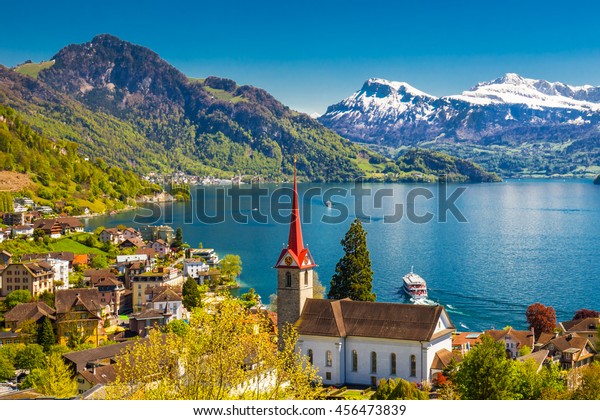 Photo De Stock De Bateaux Sur Le Lac De Lucerne Modifier