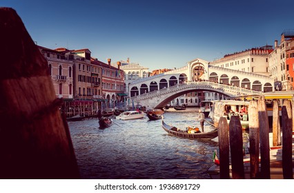 famous bridge in Venice, called the Rialto Bridge