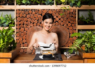 Famous Celebrity CEO Asian Beautiful Woman In White Gown Open Shoulder Have Review India Japanese Fusion Wood With Herb Garden And Will Live On Her Channel Later