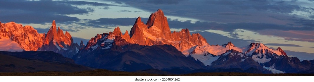 Der berühmte Cerro Fitz Roy - einer der schönsten und schwer zu akzententführender Felsgipfel in Patagonien, Argentinien