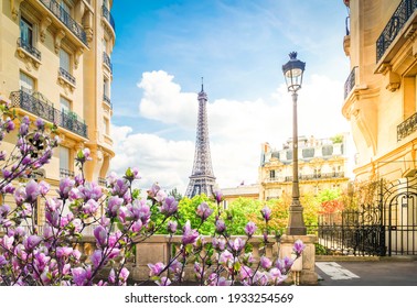 berühmtes Wahrzeichen des Eiffelturms und Paris Stadt im Frühjahr, Paris Frankreich mit Sonnenschein