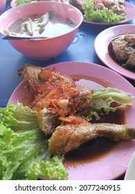 Famous Malay Hawker Food: Chicken Rice And Chicken Feet Soup Served On Pink Plates. The Chicken Has Crispy Skin And Tender Juicy Meat.