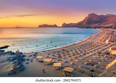 ギリシャ、クレタ、チャニアの北西に位置する、ファラサルナの有名な砂浜。