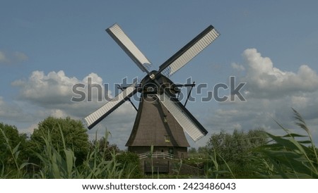 famous windmill Kinderdijk Netherlands culture