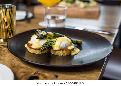 Fancy Eggs Benedict with Asapargus