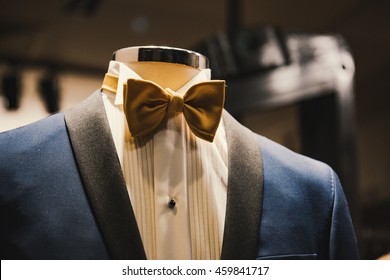 Fancy Men Suit In Detail