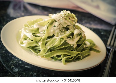 Fancy Organic Spinach Fetuccine Pasta With Creamy Alfredo Sauce