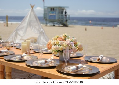 Fancy outdoor picnics with lovely setting and food