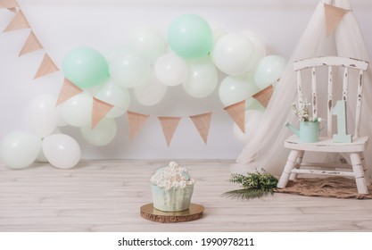 Fantastic mint colored birthday cake for a girl's or boy's birthday. Boho chic birthday photoshoot. First year photoshoot. Smash the cake photoshoot.