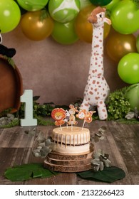 Fantastic safari themed birthday. Birthday ideas for kids. Animal party. Birthday celebration. Baby's first year.