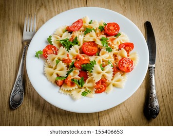 Farfalle Pasta With Cherry Tomatoes