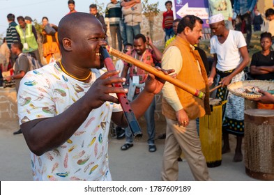 FARIDABAD, HARYANA / INDIA - FEBRUARY 2020 : An African Male Artist Playing Flute With Nose At Surajkund Craft Fair