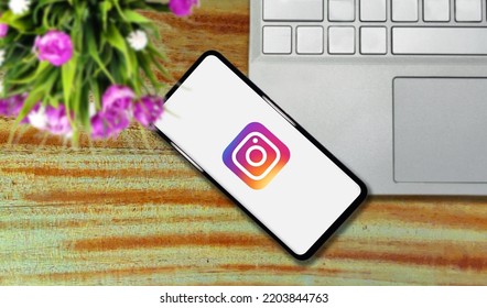 Faridpur, Bangladesh - 19 September 2022: Instragram Logo App On Smartphone Screen With Laptop