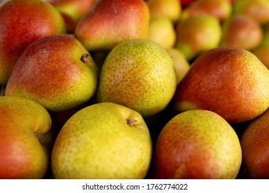 Farm Fresh Organic Pears As Background, Top View. Pears Are Rich In Essential Antioxidants And Dietary Fibers. They Also Reduce Risk Of Cancer, Diabetes And Heart Disease.