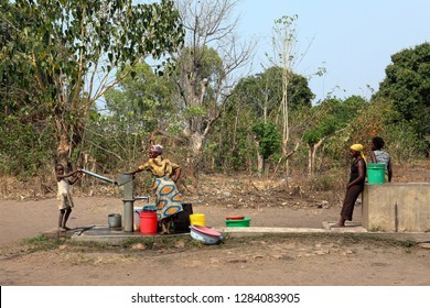 Farm People Fetching Water In Malawi, 23. September 2012