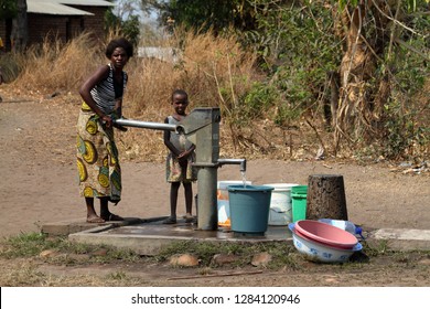 Farm People Fetching Water In Malawi, 23. September 2012