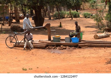 Farm People Fetching Water In Malawi, 22. September 2012