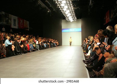 128,991 Catwalk stage Images, Stock Photos & Vectors | Shutterstock