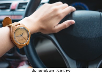 ladies wear watches on which wrist