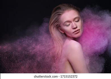 863 Powder Make Up Flying Images, Stock Photos & Vectors 