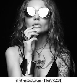 fashion black and white portrait of Beautiful sexy woman with tattoo. beauty tattooed girl in sunglasses and jewelry