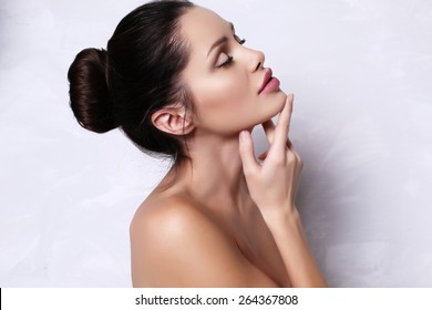 Fashion Photo Of Beautiful Woman With Dark Hair With Natural Makeup And Radiance Health Skin Posing In Studio 