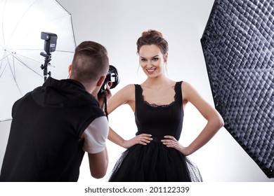 Fashion photographer and model working together, horizontal - Powered by Shutterstock